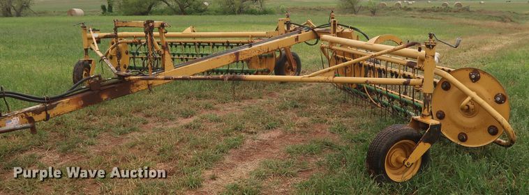 image for item DH0894 2002 Vermeer R23A hay rake