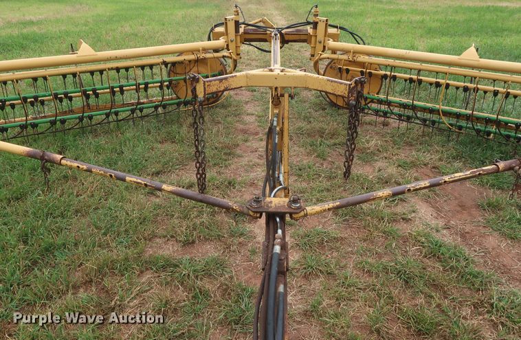 image for item DH0894 2002 Vermeer R23A hay rake