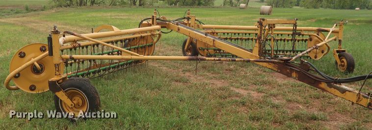 image for item DH0894 2002 Vermeer R23A hay rake