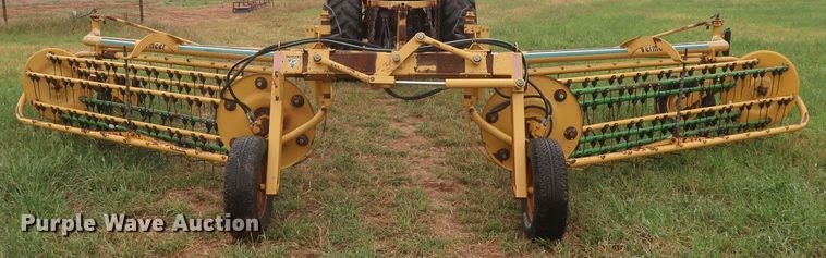 image for item DH0894 2002 Vermeer R23A hay rake