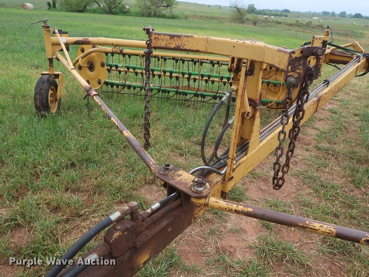 image for item DH0894 2002 Vermeer R23A hay rake