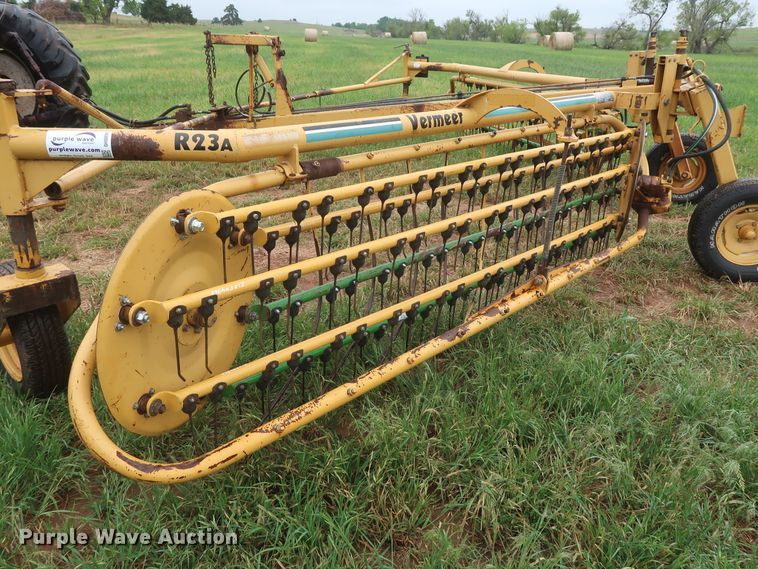 image for item DH0894 2002 Vermeer R23A hay rake