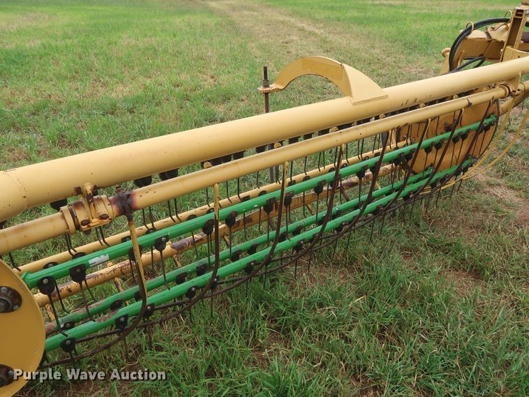 image for item DH0894 2002 Vermeer R23A hay rake