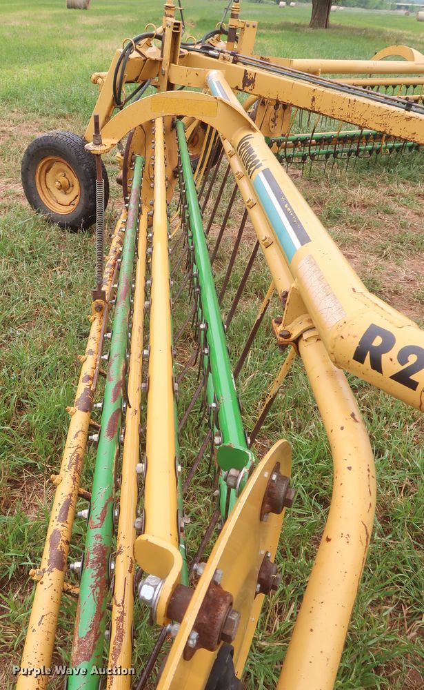 image for item DH0894 2002 Vermeer R23A hay rake
