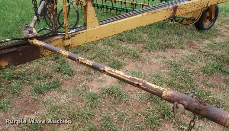 image for item DH0894 2002 Vermeer R23A hay rake