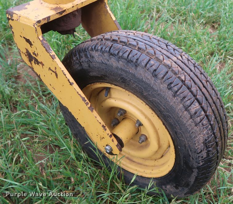 image for item DH0894 2002 Vermeer R23A hay rake