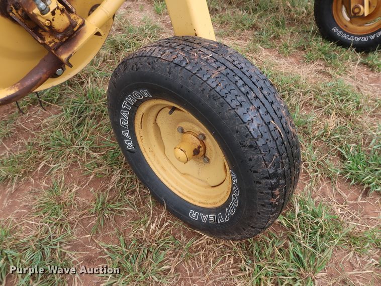 image for item DH0894 2002 Vermeer R23A hay rake