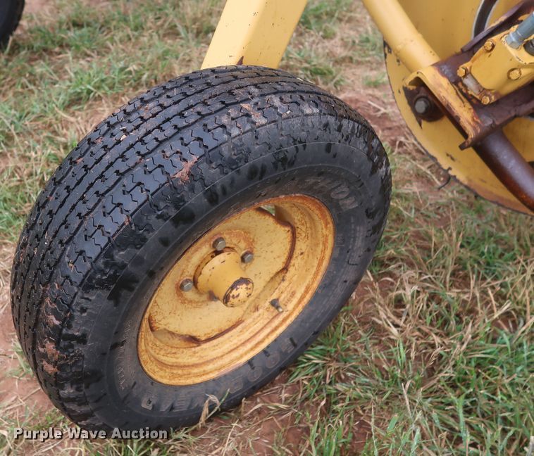 image for item DH0894 2002 Vermeer R23A hay rake