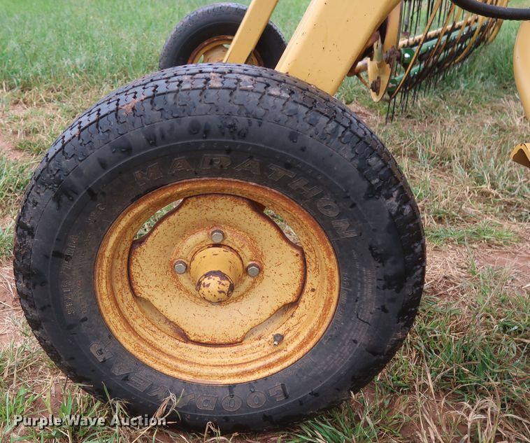 image for item DH0894 2002 Vermeer R23A hay rake