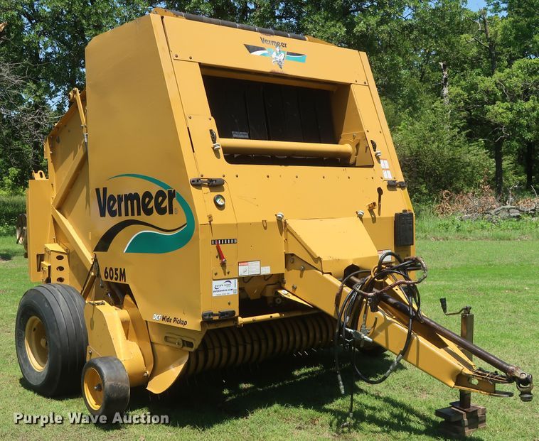 image for item DH0918 2006 Vermeer 605M round baler