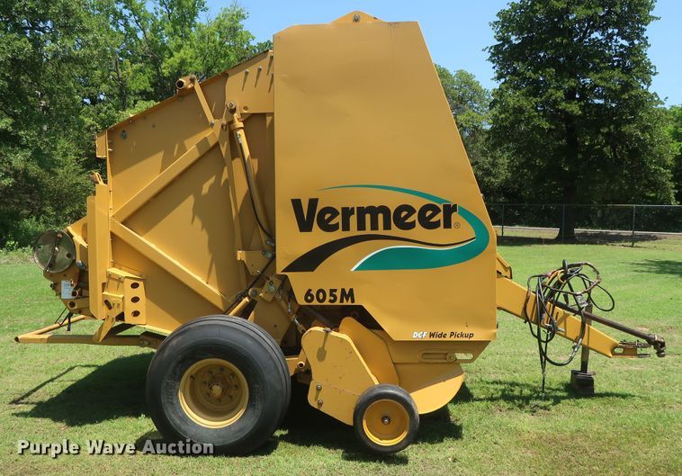 image for item DH0918 2006 Vermeer 605M round baler
