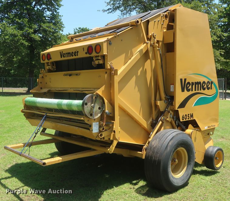 image for item DH0918 2006 Vermeer 605M round baler