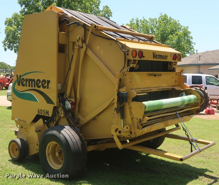 image for item DH0918 2006 Vermeer 605M round baler