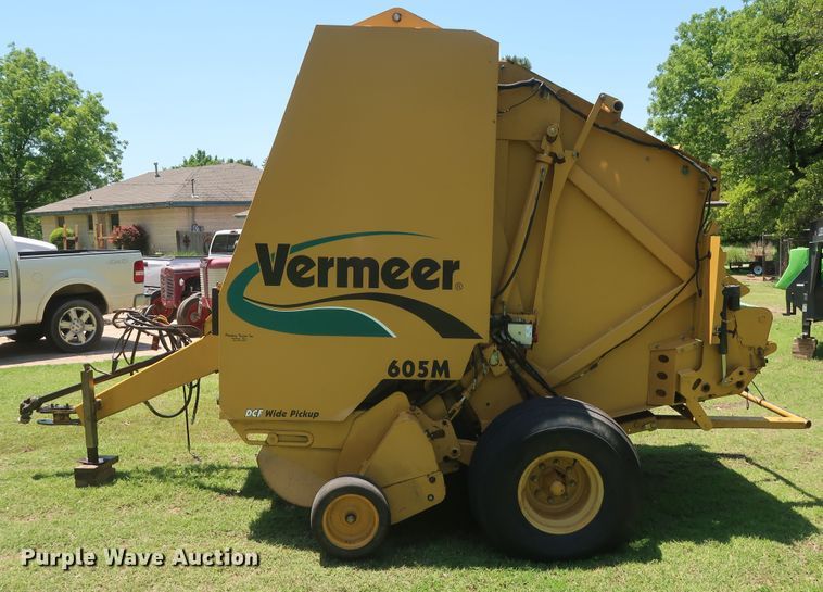 image for item DH0918 2006 Vermeer 605M round baler