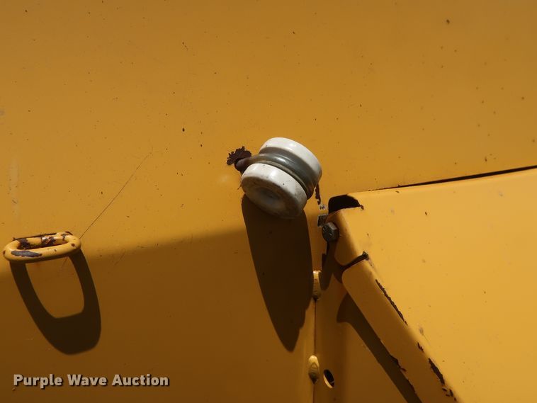 image for item DH0918 2006 Vermeer 605M round baler