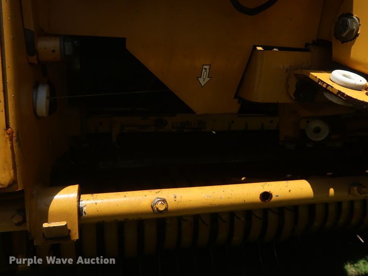 image for item DH0918 2006 Vermeer 605M round baler