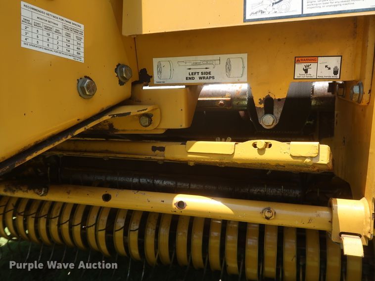 image for item DH0918 2006 Vermeer 605M round baler