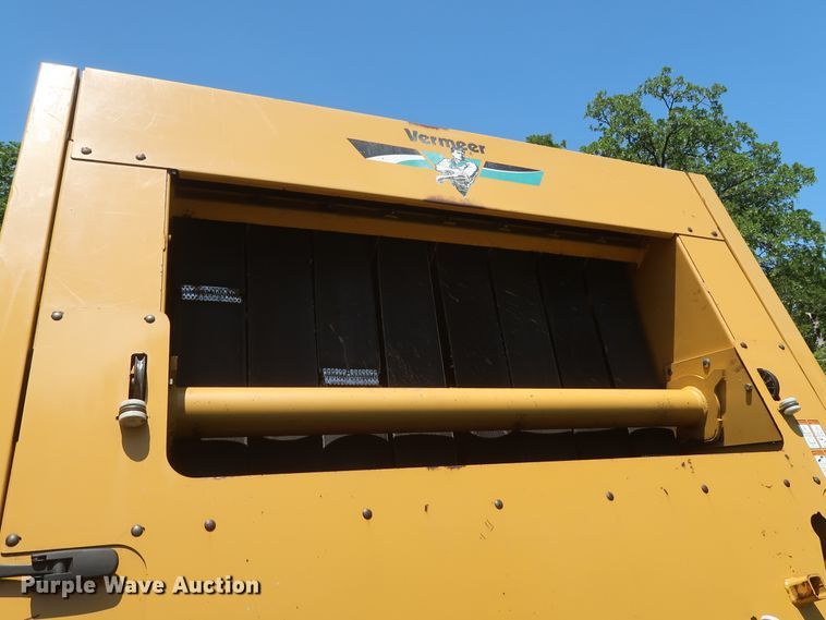 image for item DH0918 2006 Vermeer 605M round baler