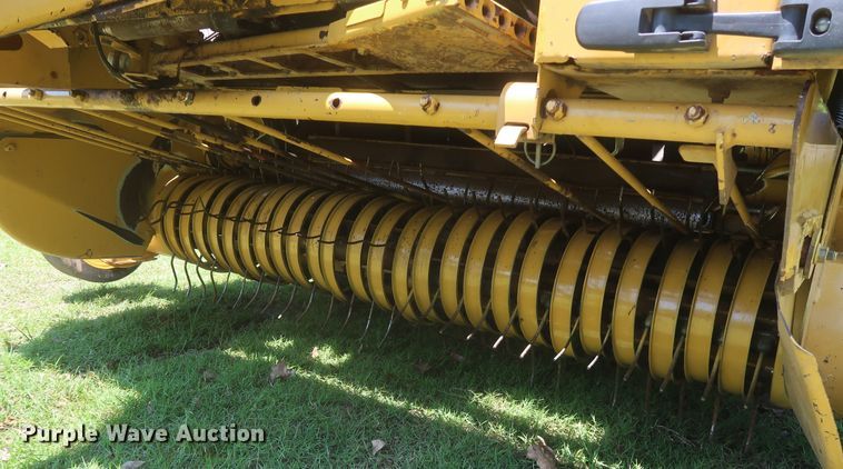 image for item DH0918 2006 Vermeer 605M round baler