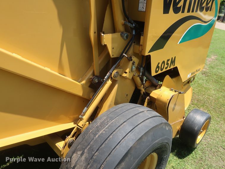image for item DH0918 2006 Vermeer 605M round baler