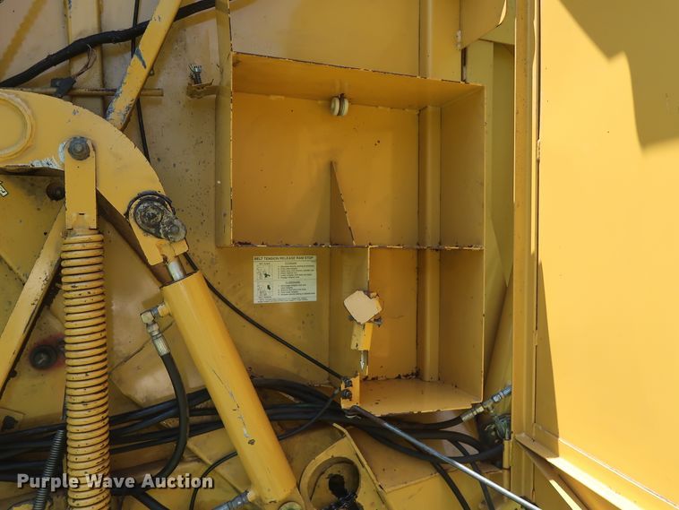 image for item DH0918 2006 Vermeer 605M round baler