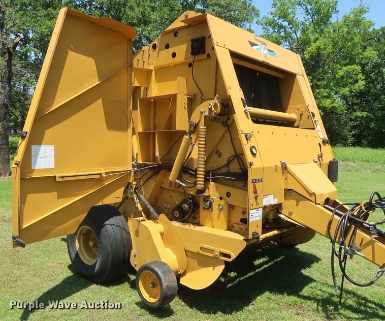 image for item DH0918 2006 Vermeer 605M round baler