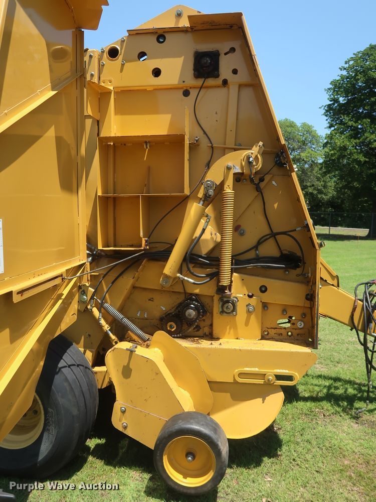 image for item DH0918 2006 Vermeer 605M round baler
