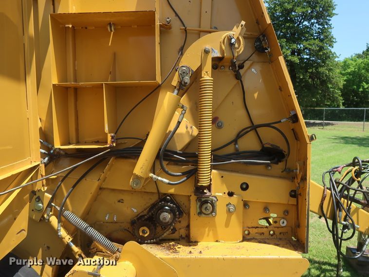 image for item DH0918 2006 Vermeer 605M round baler