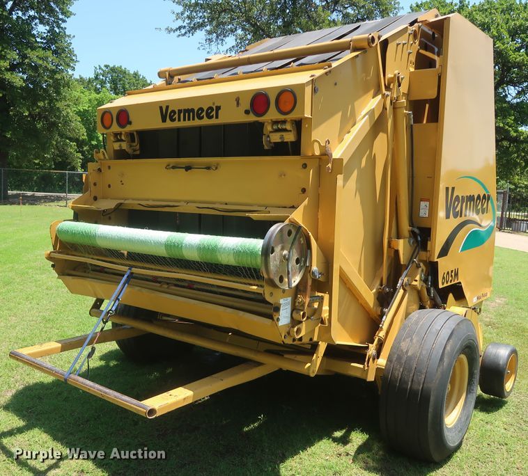 image for item DH0918 2006 Vermeer 605M round baler