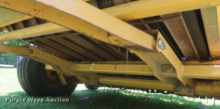 image for item DH0918 2006 Vermeer 605M round baler