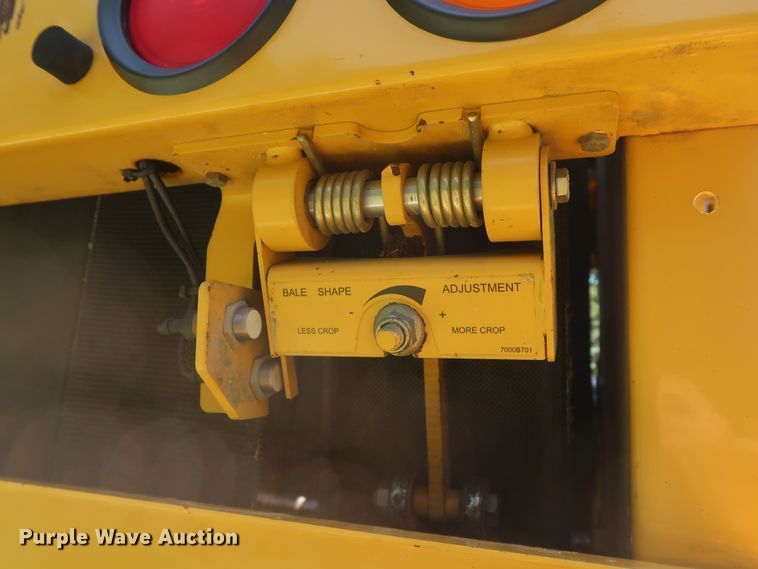 image for item DH0918 2006 Vermeer 605M round baler