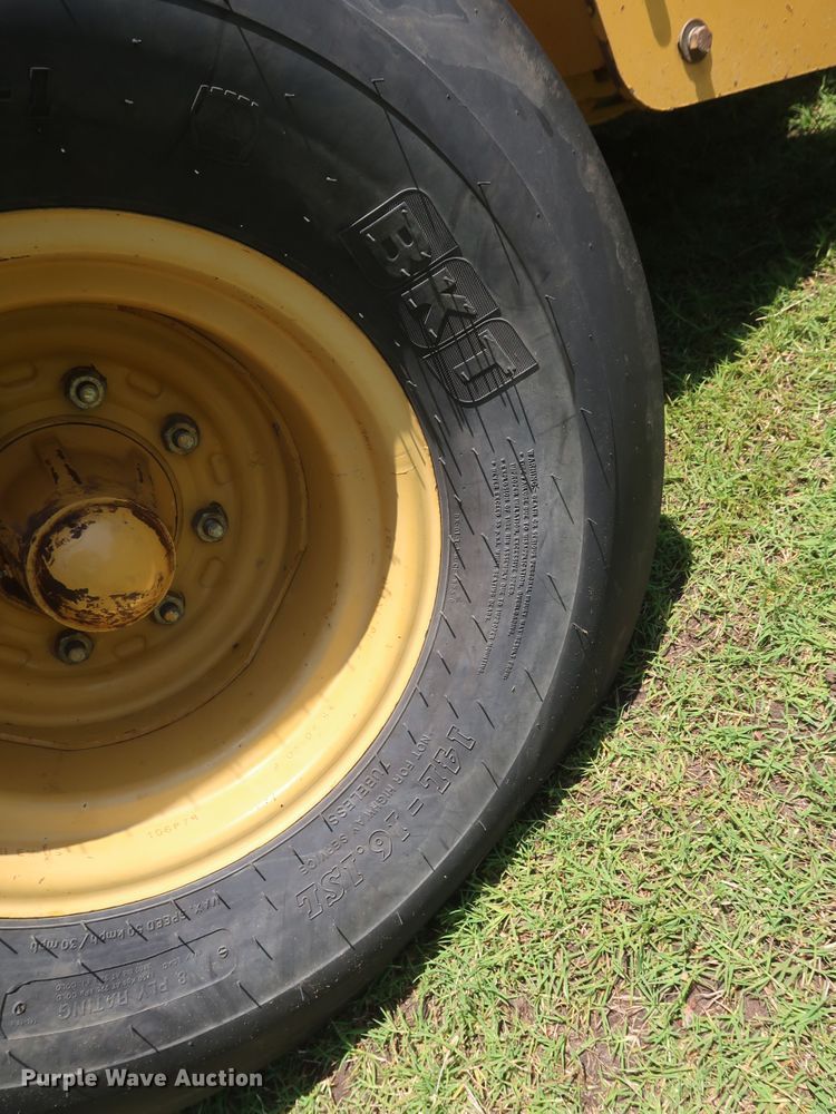 image for item DH0918 2006 Vermeer 605M round baler