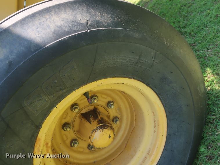 image for item DH0918 2006 Vermeer 605M round baler