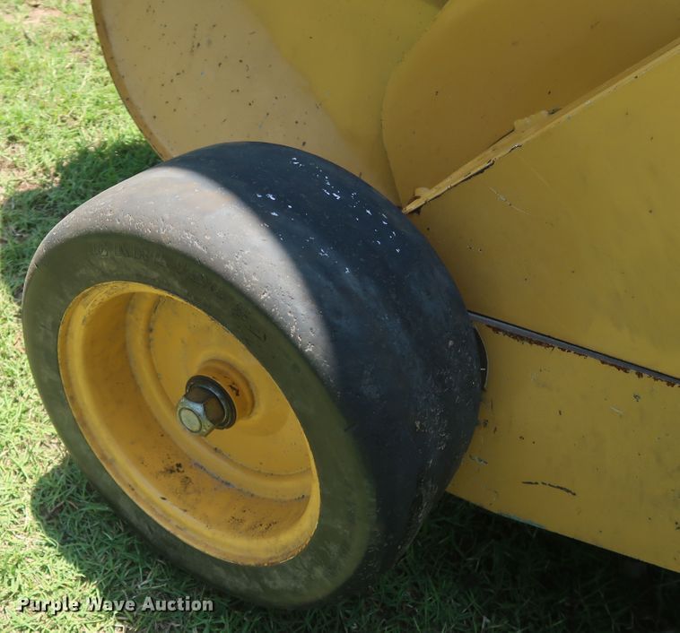 image for item DH0918 2006 Vermeer 605M round baler