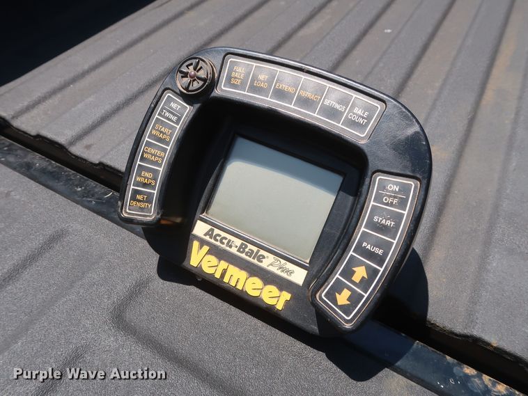 image for item DH0918 2006 Vermeer 605M round baler