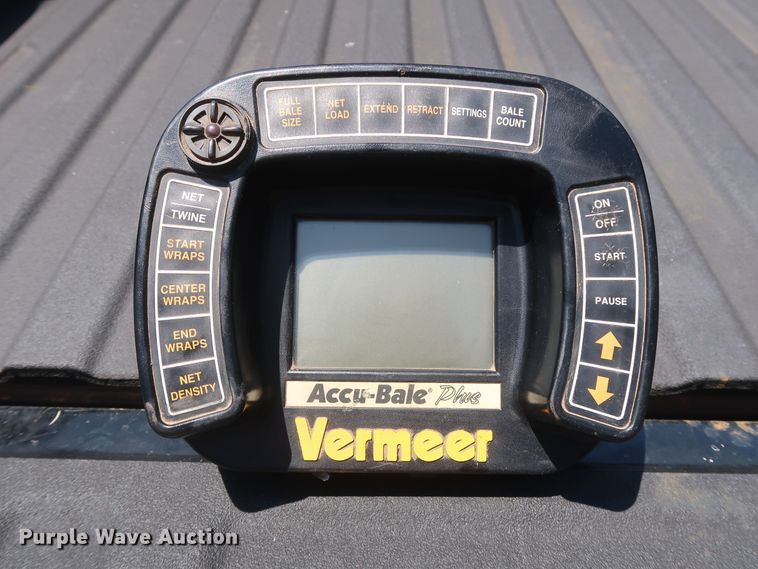 image for item DH0918 2006 Vermeer 605M round baler