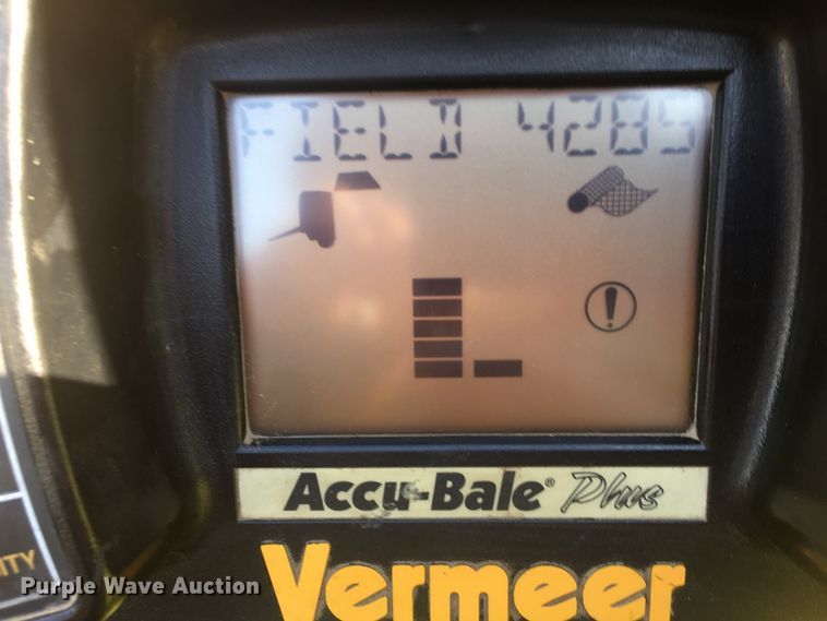 image for item DH0918 2006 Vermeer 605M round baler