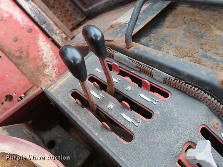 image for item DH0923 1979 International 1486  tractor