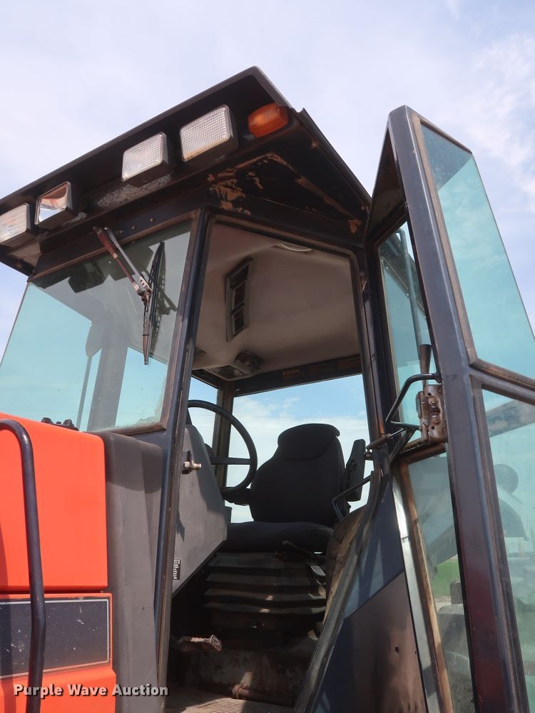 image for item DH0924 1991 Deutz Allis 9170  MFWD tractor