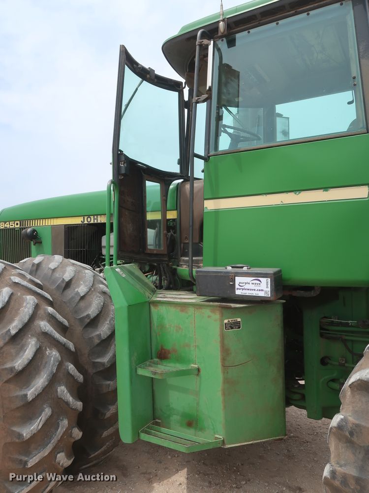 image for item DH0925 1983 John Deere 8450  4WD tractor
