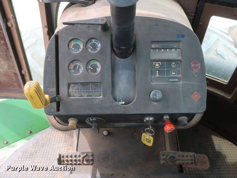 image for item DH0925 1983 John Deere 8450  4WD tractor