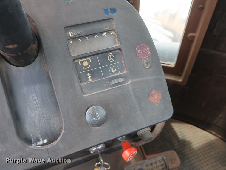 image for item DH0925 1983 John Deere 8450  4WD tractor