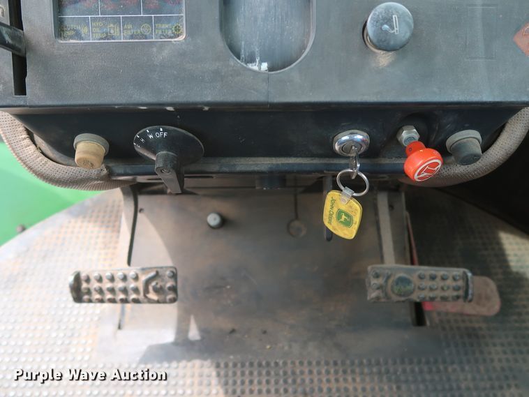 image for item DH0925 1983 John Deere 8450  4WD tractor