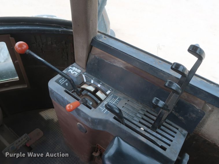 image for item DH0925 1983 John Deere 8450  4WD tractor