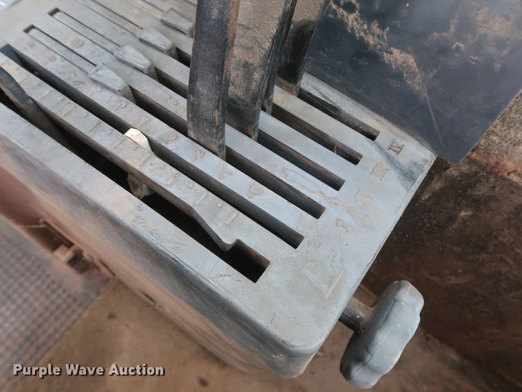 image for item DH0925 1983 John Deere 8450  4WD tractor