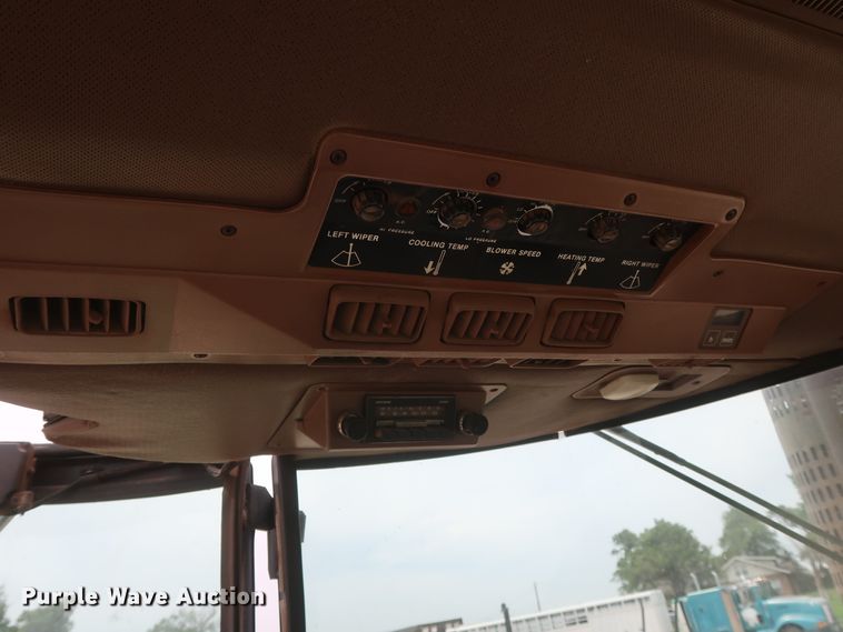 image for item DH0925 1983 John Deere 8450  4WD tractor