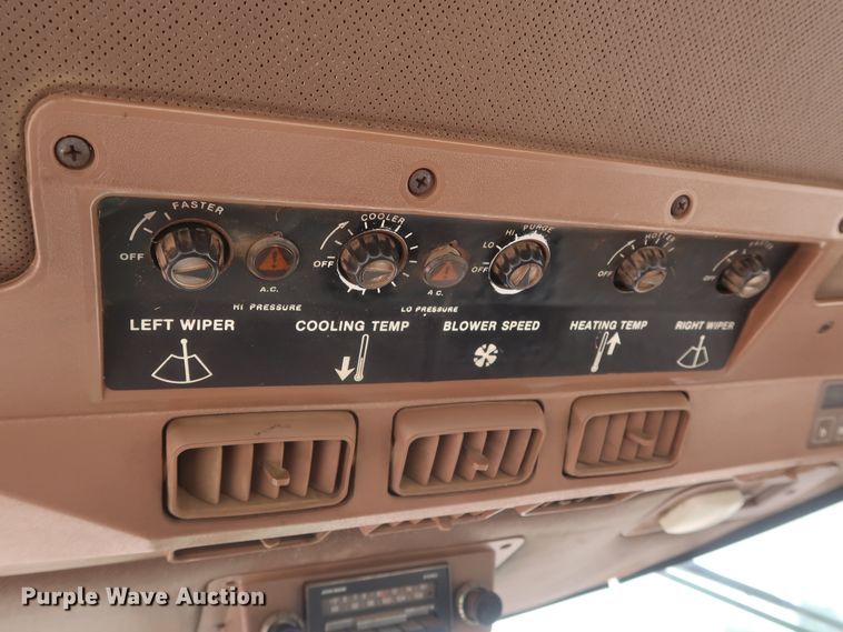 image for item DH0925 1983 John Deere 8450  4WD tractor