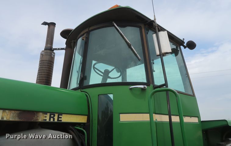 image for item DH0925 1983 John Deere 8450  4WD tractor