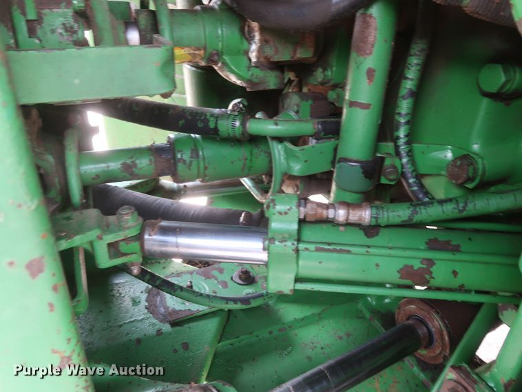 image for item DH0925 1983 John Deere 8450  4WD tractor