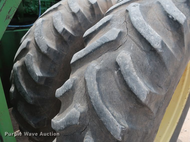 image for item DH0925 1983 John Deere 8450  4WD tractor